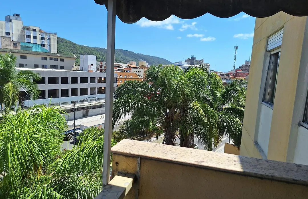 Lindo apto 3 qtos, a 350 mtrs praia da enseada com serviço de praia e portaria 24 hrs próx casa grande hotel, hipermercados, farmácias bancos-1
